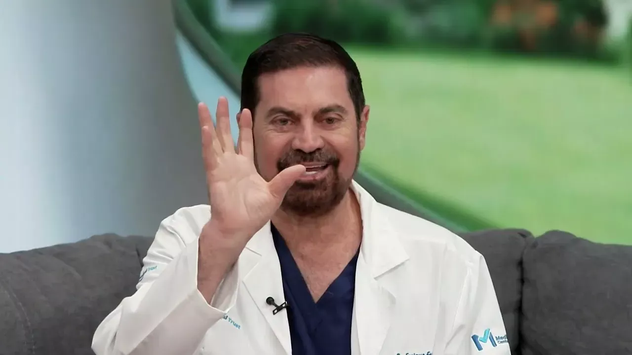 Entrevista al Dr. Enrique Molina en TV